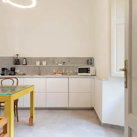 900 - 招待所 利沃诺